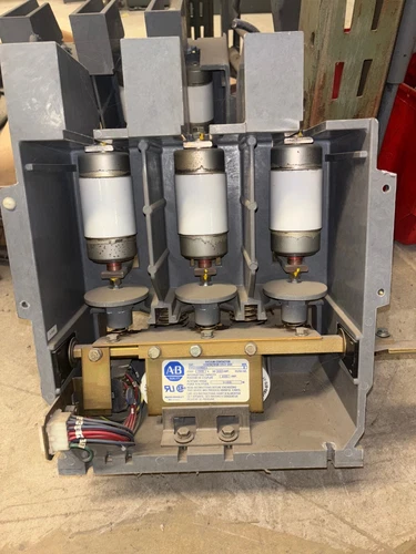 ALLEN-BRADLEY VACUUM CONTACTOR 1502-V4DBDA-1 SERIES D 2500-7200V 400A