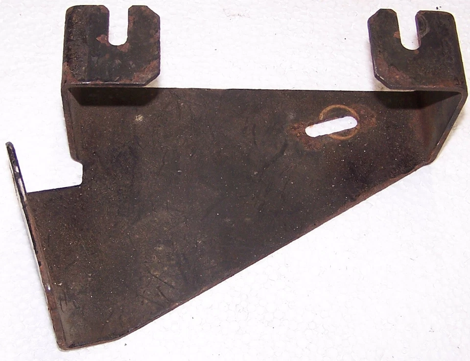 FIAT 124 Spider 2000 FI Fuel Pump Base Mount Black Metal Foto 2 de 2