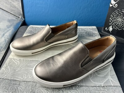 NWOB Clarks Unstructured Women s 41 / 9.5 Metallic Bronze Slip On Loafer Shoes