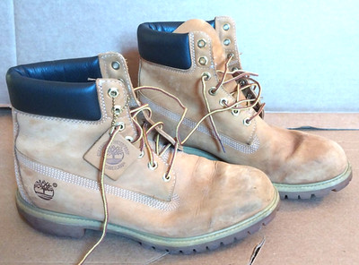 Mens Timberland 6-Inch Boot Size 11 tan Used plenty of life left in em