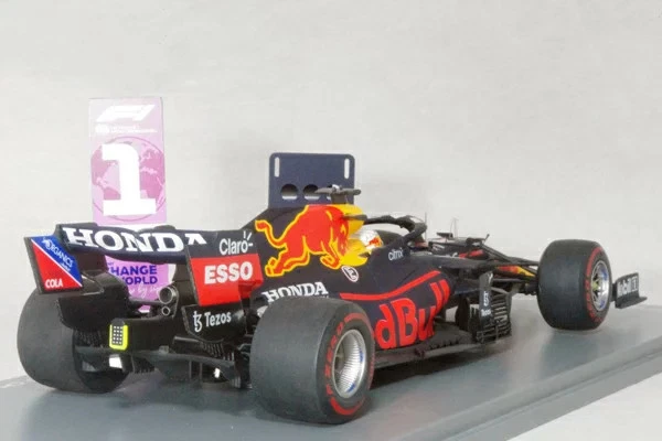 Spark 1/18 Red Bull Honda RB16B 2021 Abu Dhabi GP Winner M. Verstappen - Image 2 of 3