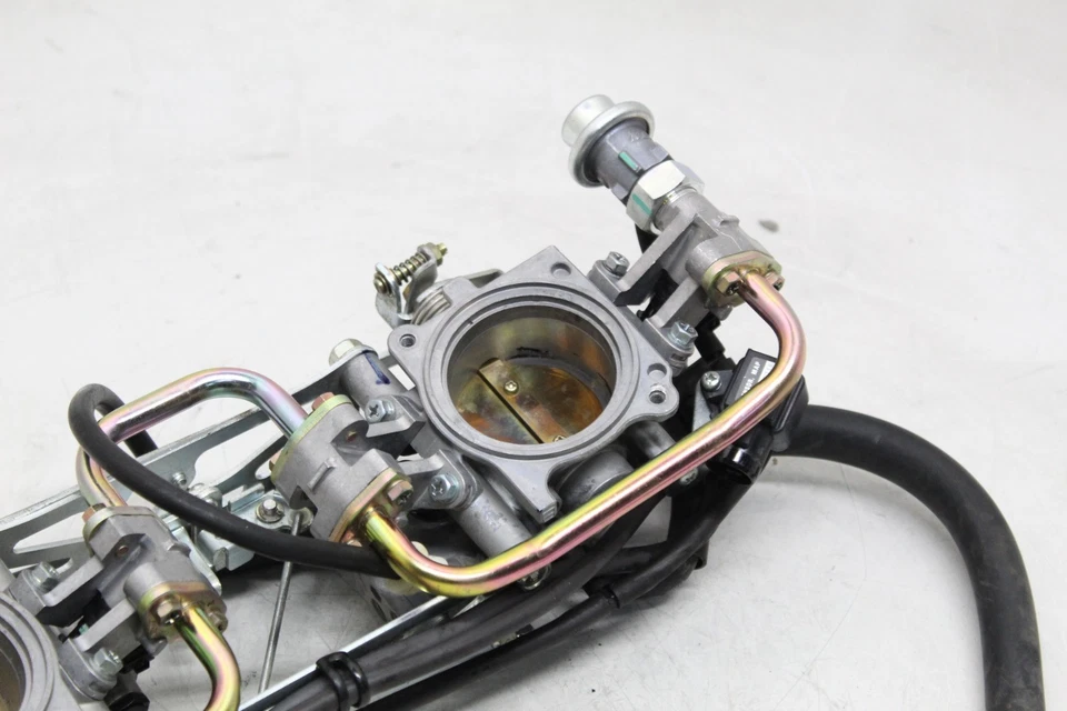 00-01 HONDA RVT1000R RC51 OEM INYECTORES DE COMBUSTIBLE PRINCIPALES / CUERPOS DEL ACELERADOR Foto 3 de 4