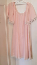 Vtg. Lucie Ann Peach M gown flutter sleeves trim w/lace  Stitched Flowers