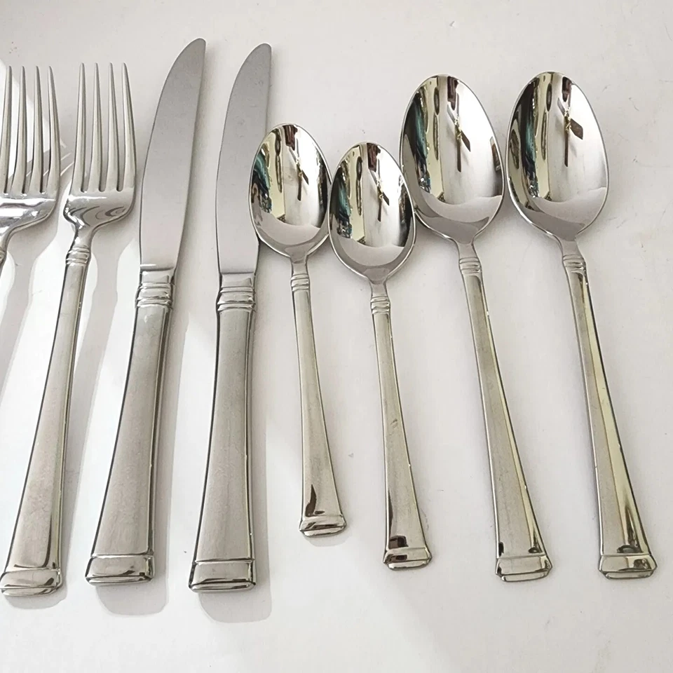 Juego de 8 piezas brillantes Mikasa HARMONY para 2 tenedores cuchillos cucharas cubiertos de acero inoxidable 18/10 Foto 2 de 4