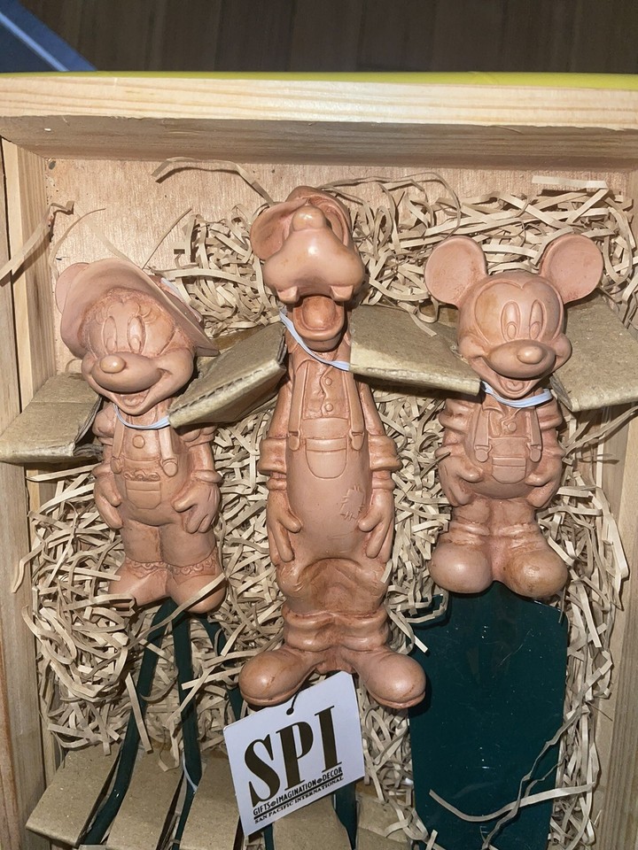 Disney Catalog Garden Tool Set Figures Goofy Mick Minnie New Disney