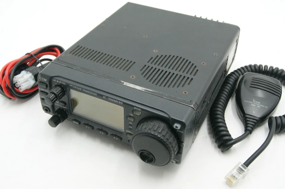 Transceptor MARS MODICOM IC-706 MKIIG HF/VHF/UHF 100W + Micrófono Buen Estado de Limpieza. Foto 2 de 4