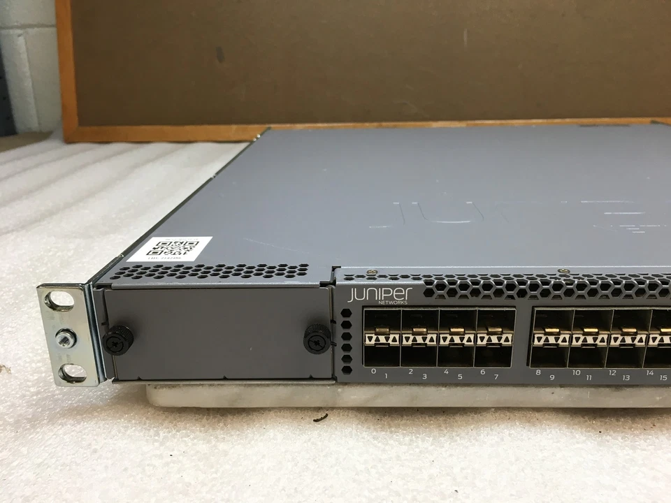 Juniper Networks EX4550-32F-DC-AFO 32-Port 1/10G Converged Switch w/Dual PSU - Image 2 of 4