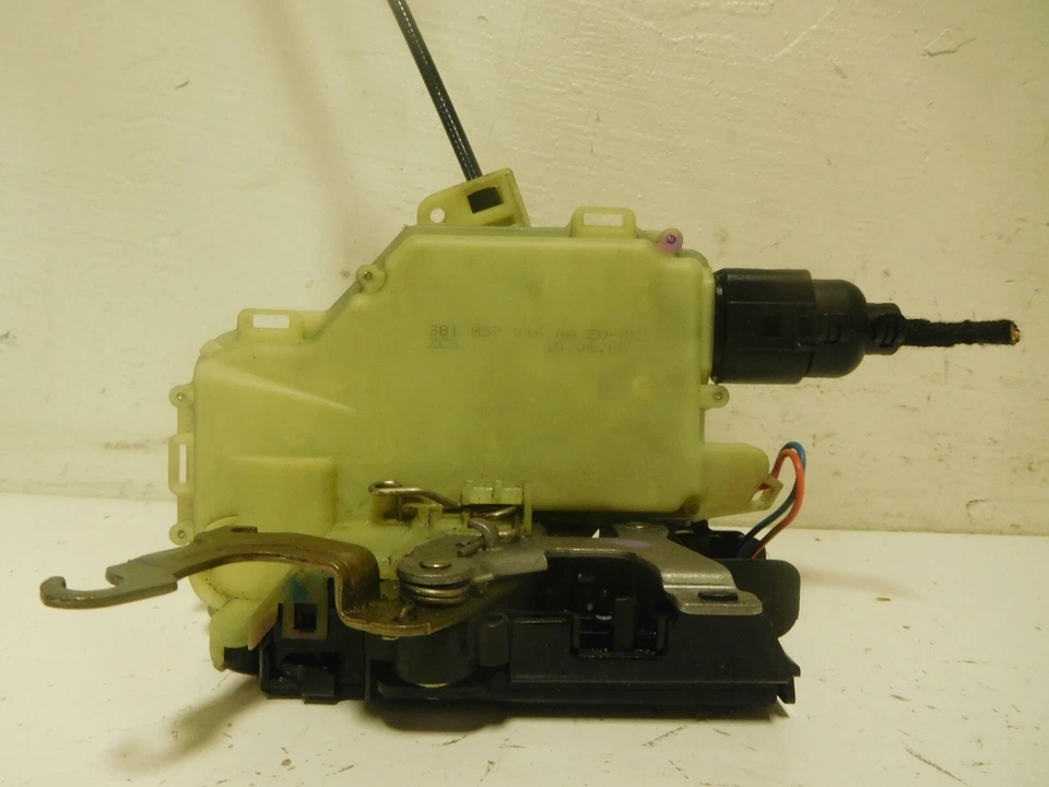 Привод замка правой передней двери 2006-2008 Volkswagen Jetta 3B1 837 016 AA - Изображение 2 из 4