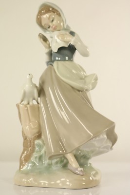 Llardo Porzellan Figur Mädchen mit Tauben Salvador Debon 1. Wahl Spanien