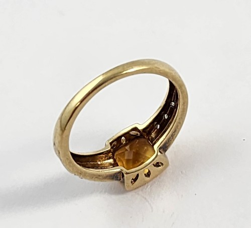 9CT. YELLOW GOLD RING SET WITH ONE CUSHION SHAPED CITRINE AND 6 SMALL DIAMONDS - Picture 6 of 6