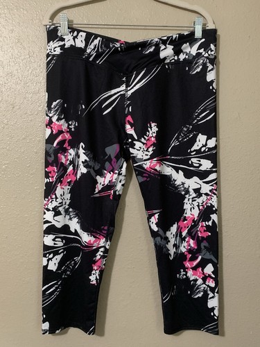 Fabletics Women Size L Black Floral Winn Mid Rise Capri Leggings