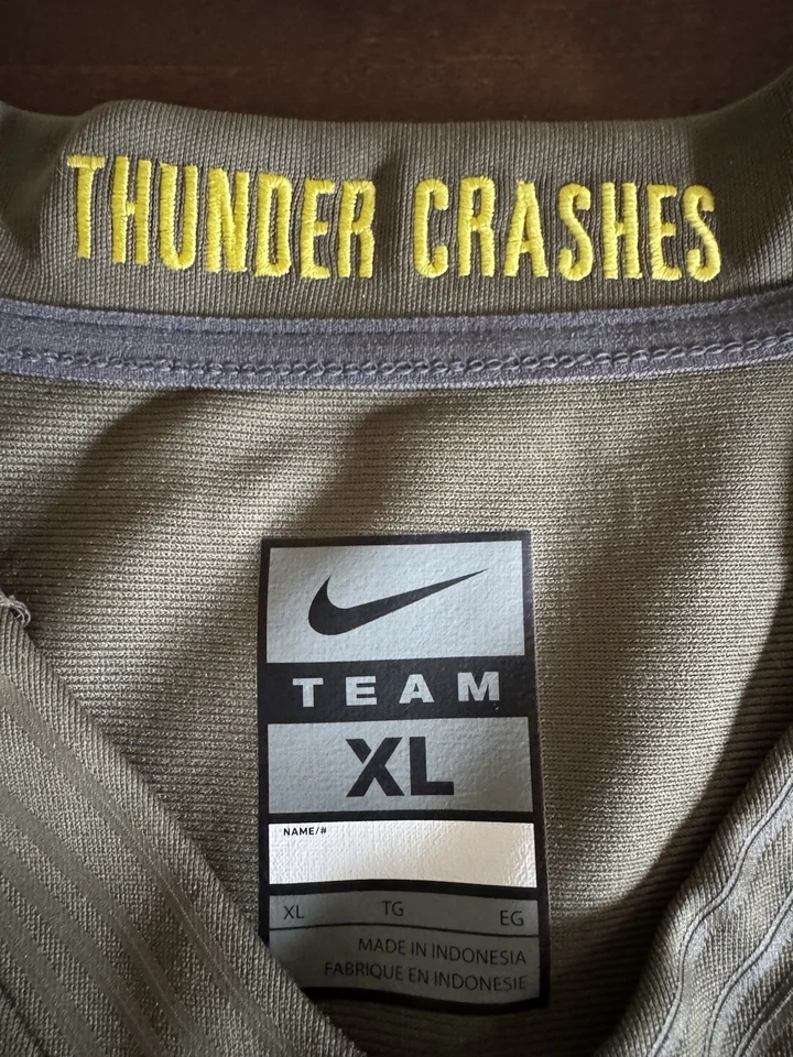 Camiseta militar Nike Oregon Ducks #6 edición limitada - verde oliva para hombre XL USADA EN EXCELENTE ESTADO Foto 4 de 4