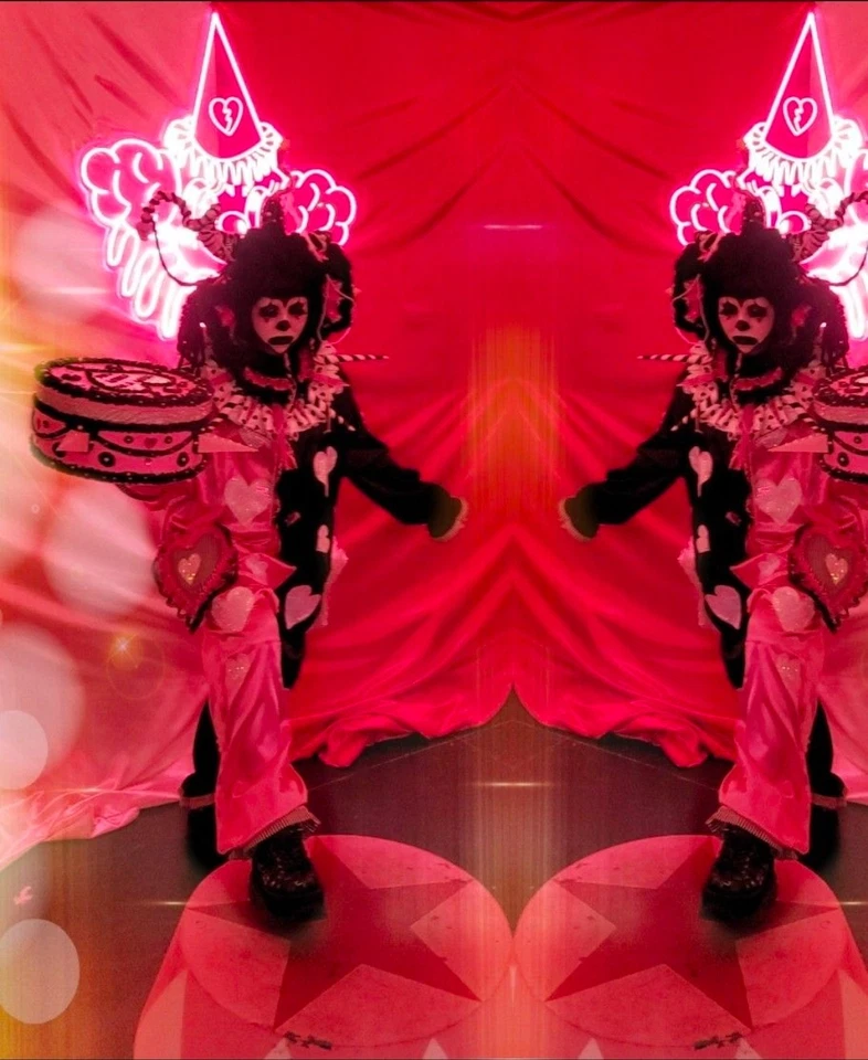 Disfraz de payaso rosa y negro con corazones 💕 personalizado, hecho a mano Foto 3 de 4