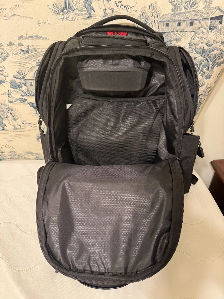 Mochila Ogio Renegade Pro Negra 25L tiene capacidad para portátil de 17" mucho almacenamiento Foto 4 de 4