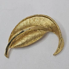 Gold Tone Metal Narrow Pointed Tip Leaf Brooch Curled Brushed Vintage Unmarked