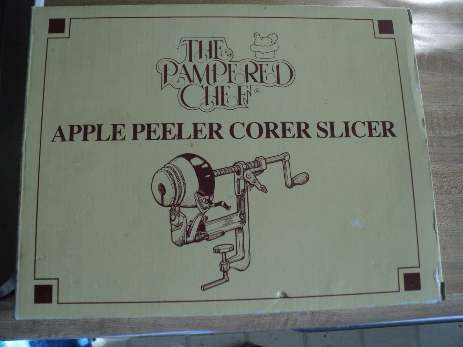 PAMPERED CHEF Apple Peeler Corer Slicer in Box