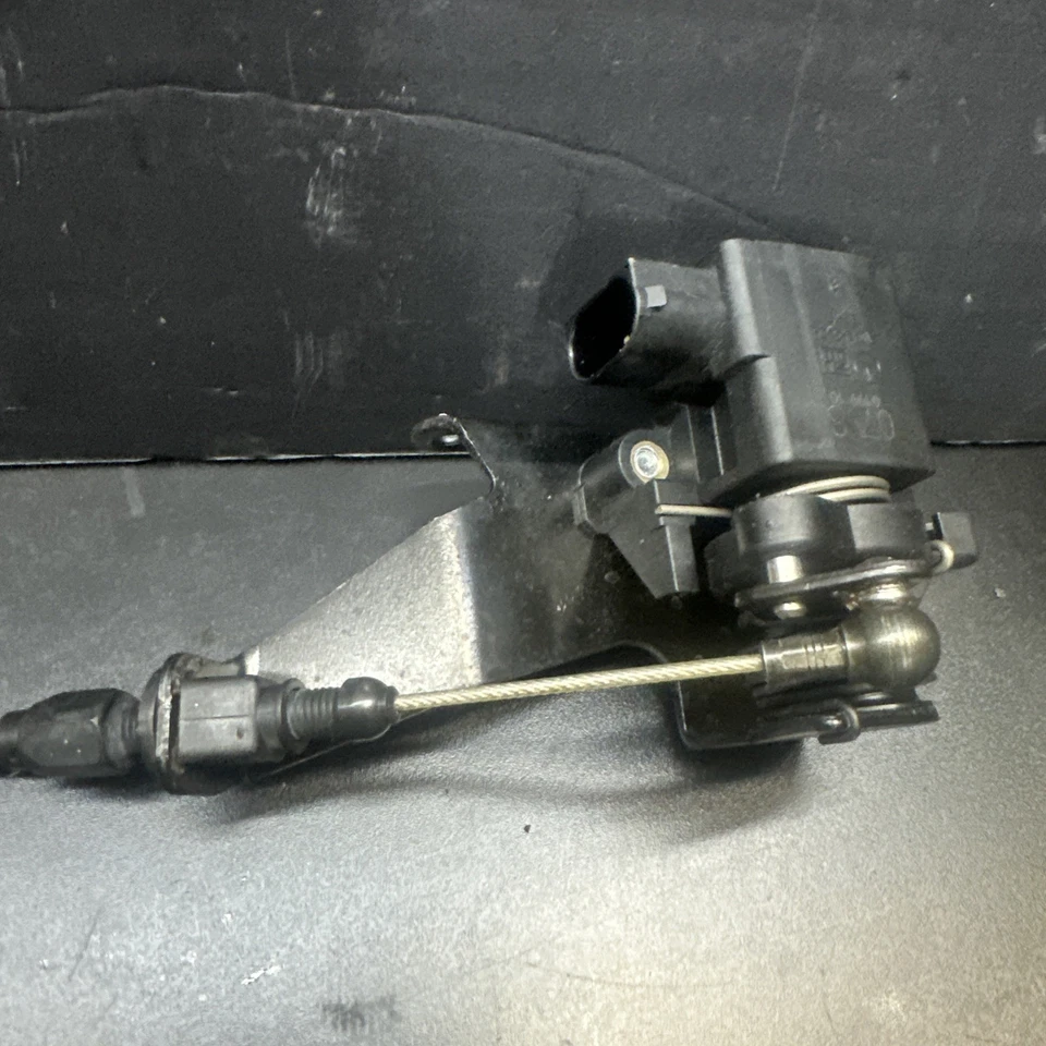 mercedes benz C280 throttle pedal - Image 2 of 4