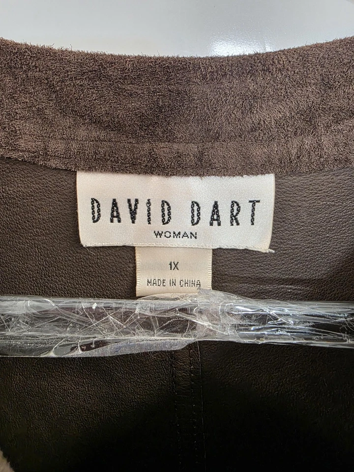Jaqueta David Dart Feminina 1X Couro Marrom Camurça Botão Frontal Sem Gola - Imagem 2 de 4