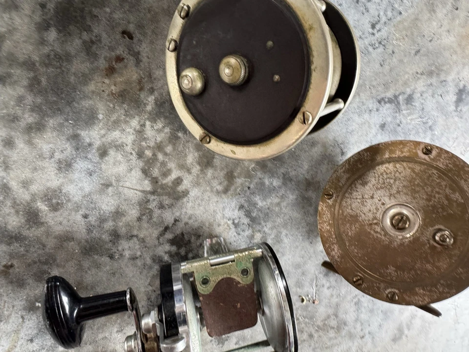 Três molinetes de pesca para arrastar o polegar - Imagem 2 de 4