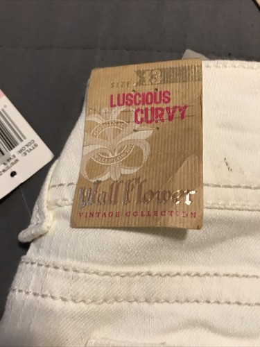 Wallflower Luscious Curvy White Capri Size 13 New With Tags Vintage Collection. - Picture 9 of 10