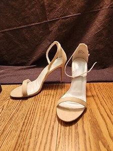 DB Studio Larsa Womens Beige Suede Ankle Strap Party Heels Size 8 Open Toe