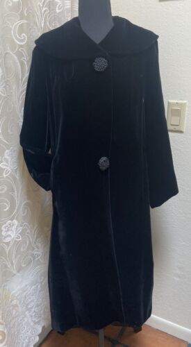 Gorgeous Vintage Rich Black Velvet Womens Coat Lar