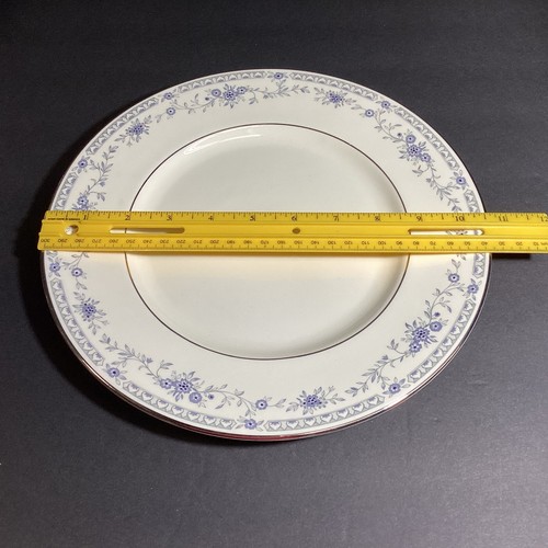 Minton Bellemeade 10 5/8” dinner plate blue floral bone China platinum ring - Picture 2 of 3