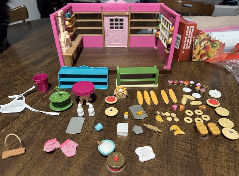 Lil Woodzeez Calico Critters Tickle Your Taste Buds Bakery Shop Playset 69 Piece