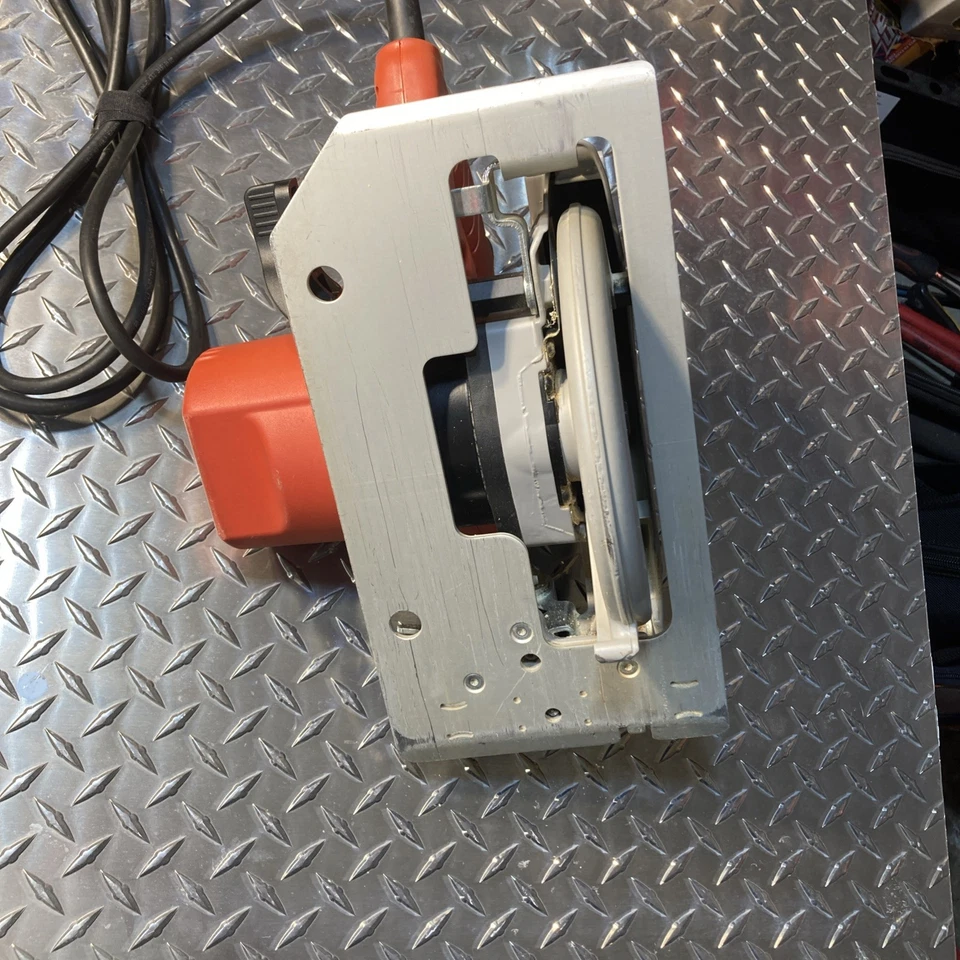 Milwaukee Heavy Duty 7-1/4" Tilt-Lok Adjustable Hndle Circular Saw 120V USA 6390 - Image 3 of 4