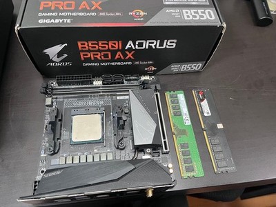 GIGABYTE B550I AORUS PRO AX Motherboard AMD Ryzen 5 5600X 16GB RAM Set Used
