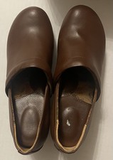 Size 8M BOC Born Concept Dark Brown Women  s Leather Loafers Clogs Shoes Preppy