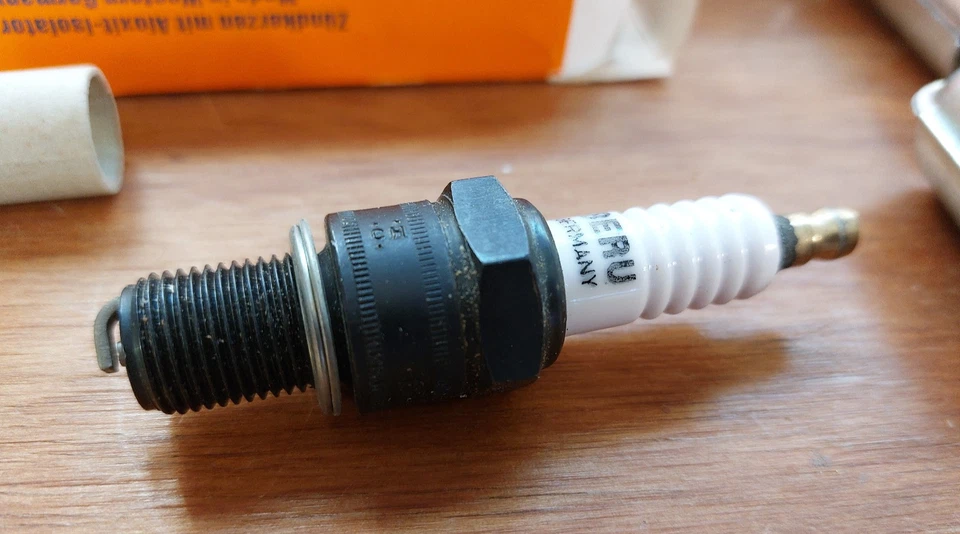 NOS BMW Motorcycle KNECHT Air Filter EL 402 & BERU Sparkplugs & Covers WOA6/14P - image 2 of 4