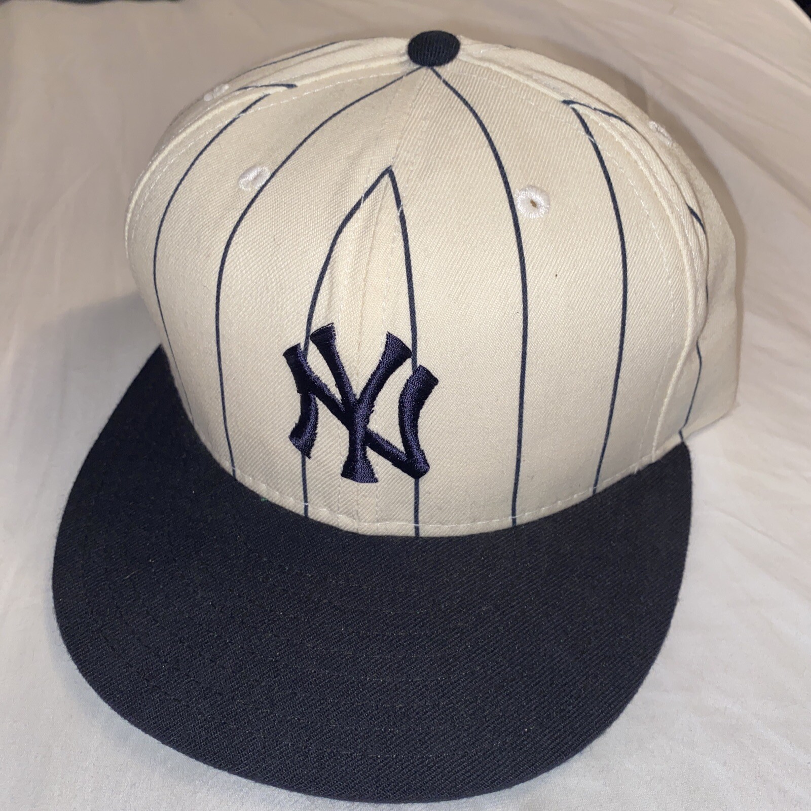 New York Yankees New Era Fitted Pinstripes Hat Cap 7 1/4 Cooperstown Collection