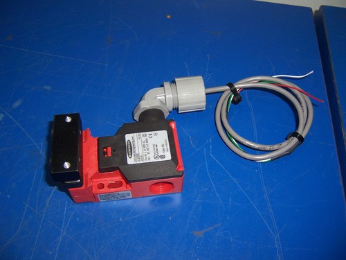 14177 Banner SI-QS90F safety interlock - Picture 3 of 4