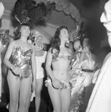 Vintage UNIDENTIFIED Original SHOW GIRLS B&W 120 Film Negative