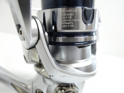 Shimano 19 STRADIC C2000S 5.1:1 Spinning Reel Very Good from Japan