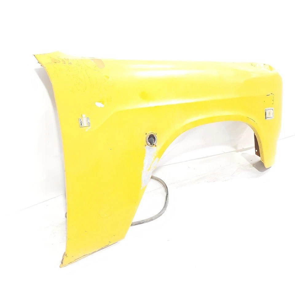 71 75 International 1110 OEM amarillo dañado guardabarros derecho tiene daños vendido como está Foto 2 de 4