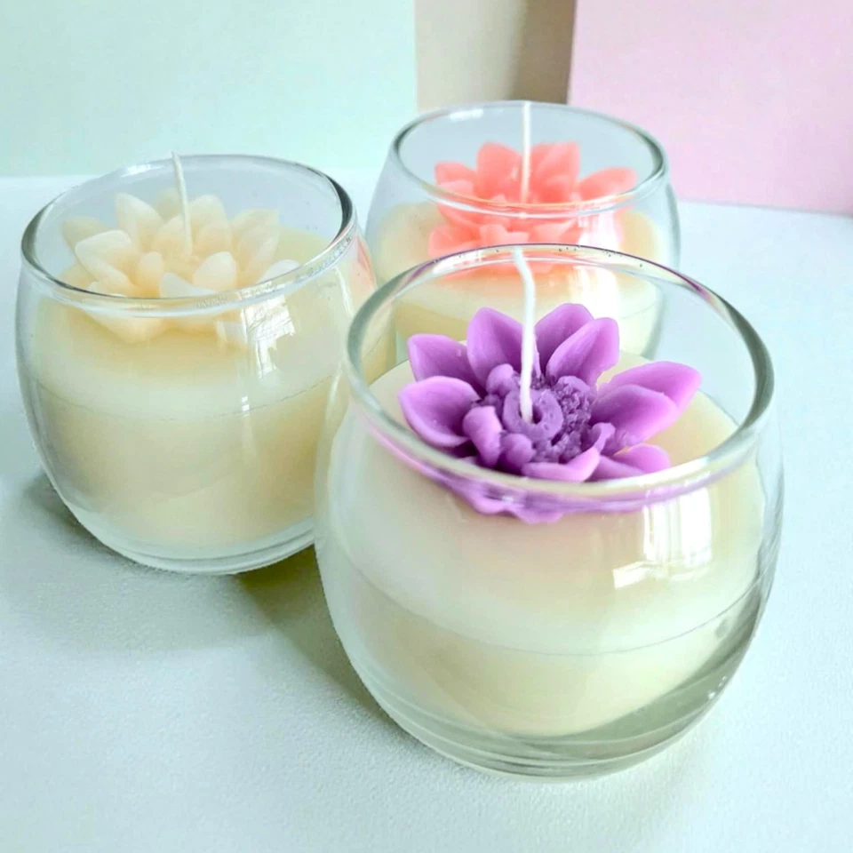 Velas para bodas/fiestas en tarro de cristal con flor de cera. Hecho por encargo 2,5 oz Foto 4 de 4