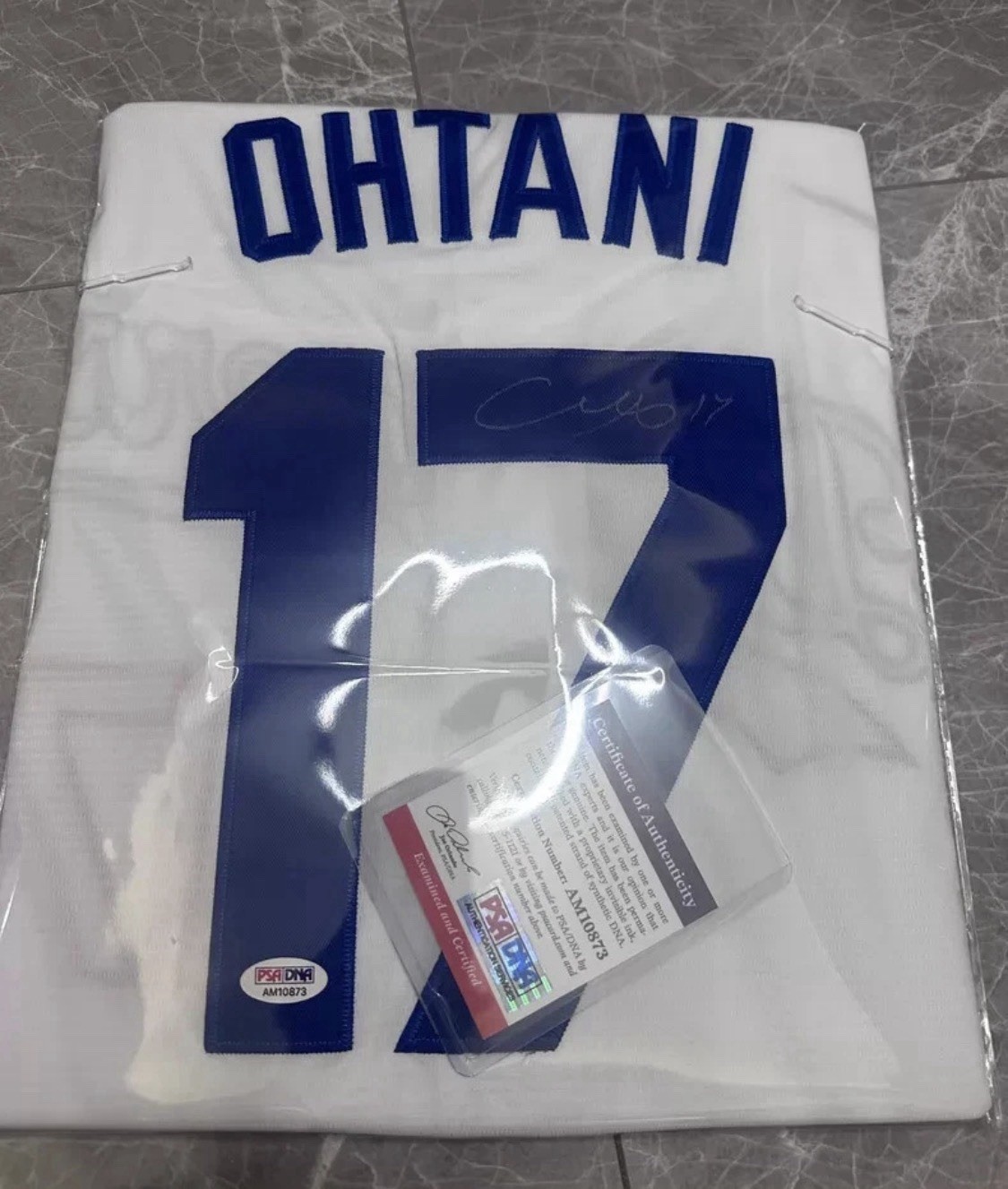 Shohei Ohtani Signed Los Angeles Dodgers #17 Jersey PSA/DNA Certified Auto view 4