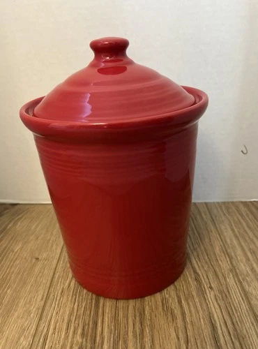 Fiesta Medium Scarlet  Red  Canister Crock With Lid Fiestaware 2 Qt Retired