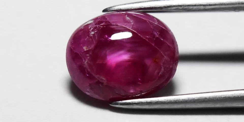 💎 2.56ct Oval Natural Purplish Red 6 Ray Star Ruby - Unheated, Tanzania Gem - Image 2 of 4