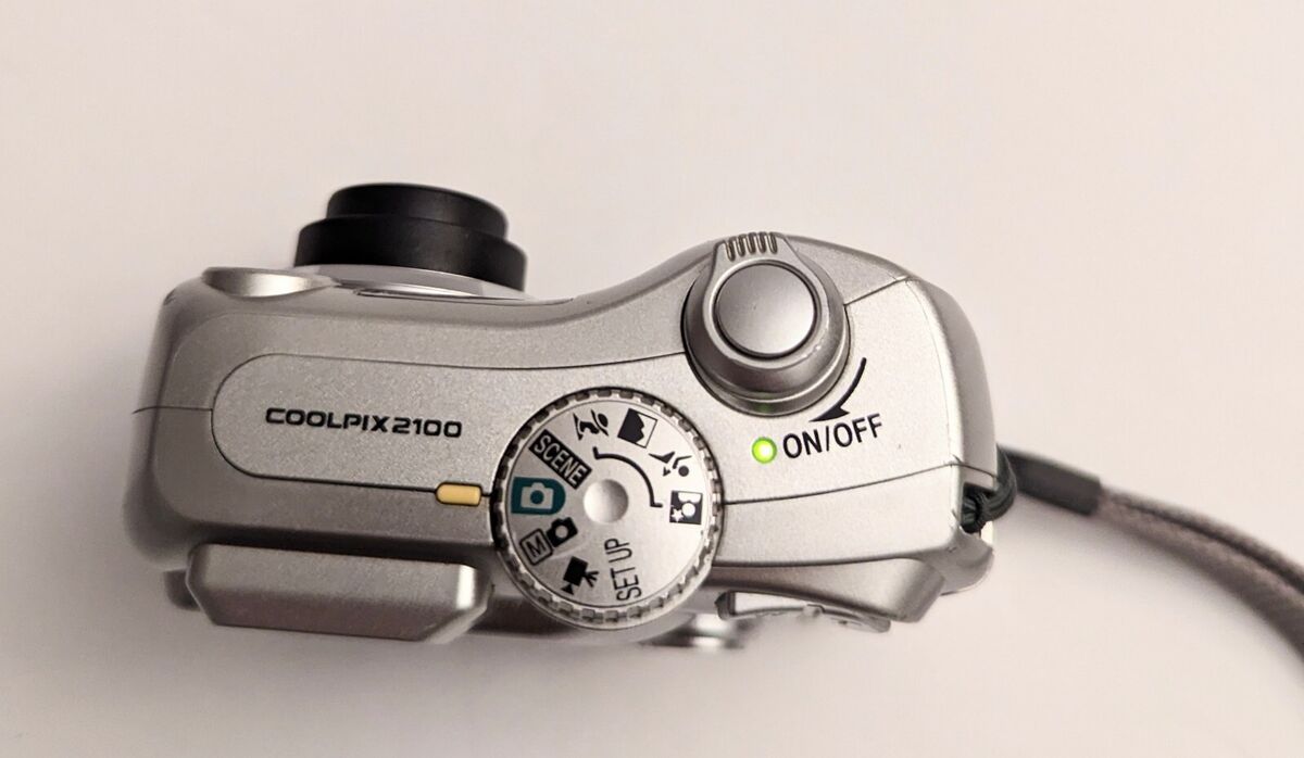 Nikon COOLPIX 2100 2.0MP E2100 Digital Camera (No memory Nikon COOLPIX 2100 2.0MP E2100 Digital Camera (No memory