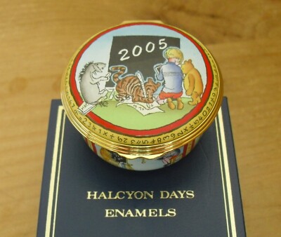 Halcyon Days Winnie the Pooh 2005 Jahresausgabe Emaillebox - 2 1/4'' (5,75 cm)