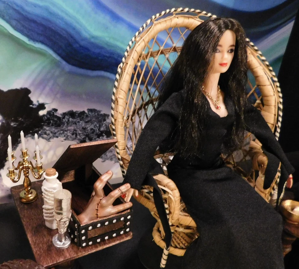 Barbie The Addmas Family Made to Move Hybrid MORTICIA ADDMAS & Her Pets & MAIS - Imagem 2 de 4