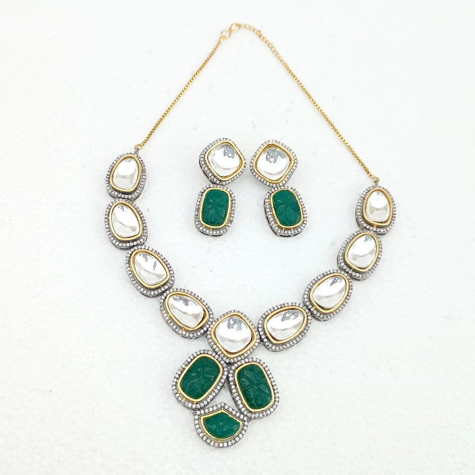 Conjunto de collar Kundan nupcial con joyas de boda indias: talla de esmeralda Polki se Foto 2 de 4