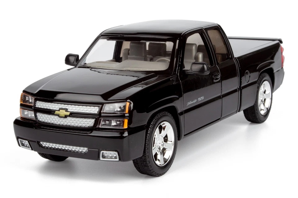 Motormax 2006 Chevy Silverado 1500 Intimidator SS Extended Cab w/Bed Cover 79395 - Image 2 of 4
