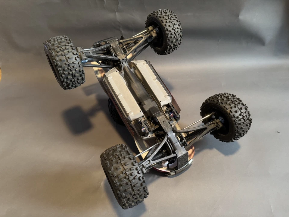 Traxxas E-Revo brushless 1:8 - 2,4 GHz Fernsteuerung - inkl. Zubehör & OVP - Bild 4 von 4