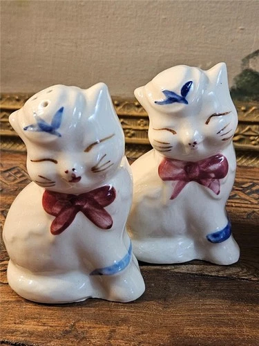 Vintage Shawnee Pottery Ceramic Salt Pepper Shaker Set Cats With Hats & Bows