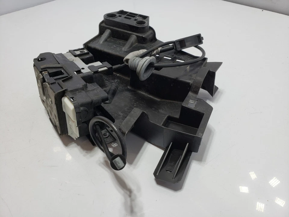 ✅ Actuador de cierre de puerta lateral pasajero trasero derecho Volvo XC90 16-18 OEM Foto 4 de 4