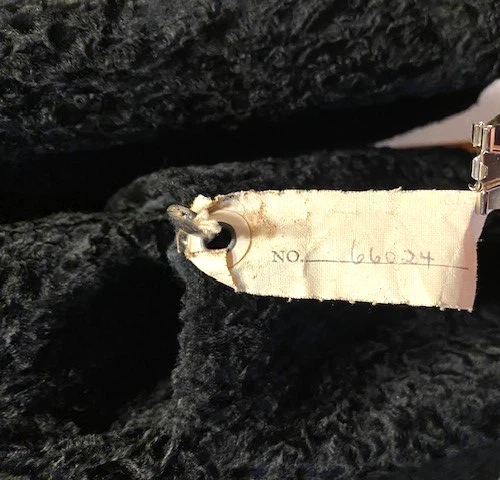 JAQUETA DE PELE DE CORDEIRO ENCARACOLADA VINTAGE COLARINHO DE VISON POR TRUESDELL FURS DÉCADA DE 1950 - Imagem 4 de 4